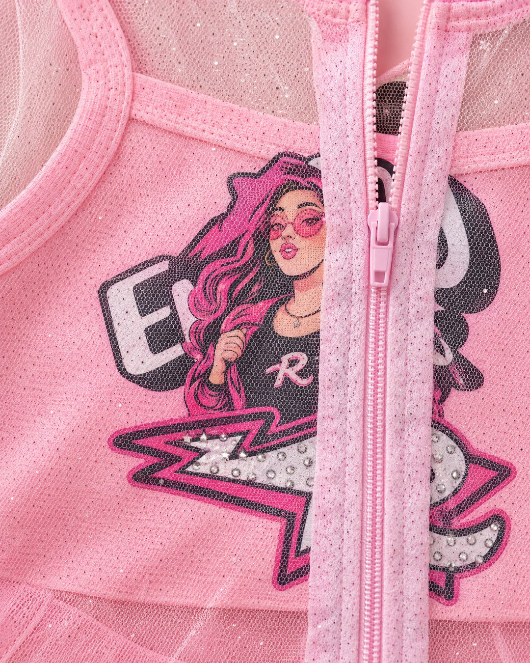 Conjunto rosa com estampa de personagem - foto 2