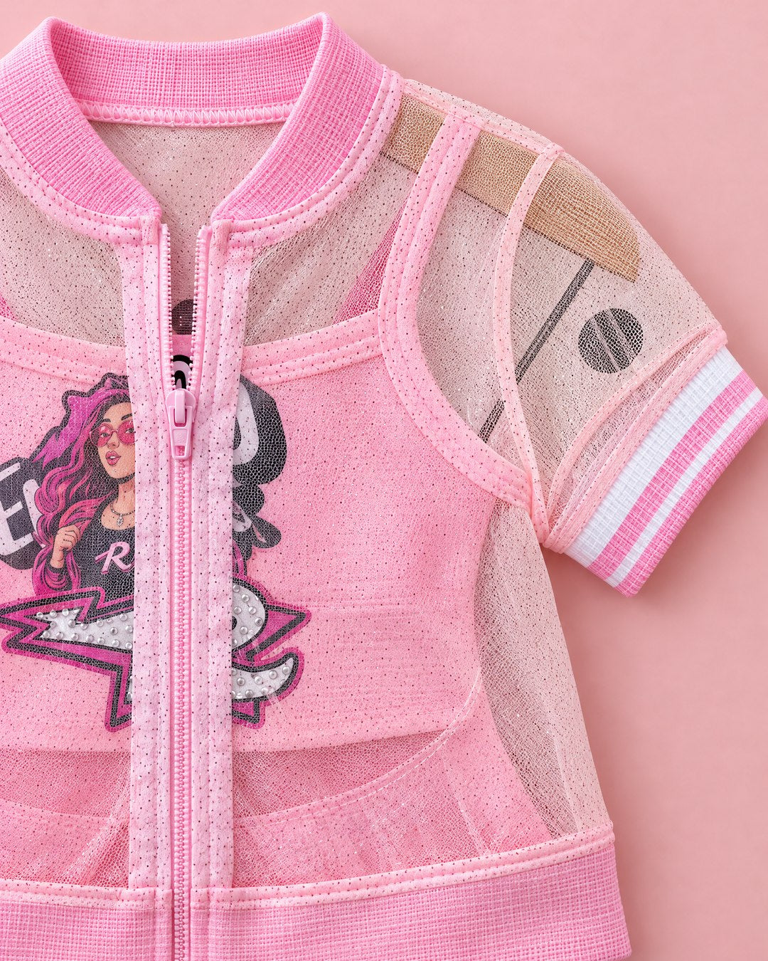 Conjunto rosa com estampa de personagem - foto 3